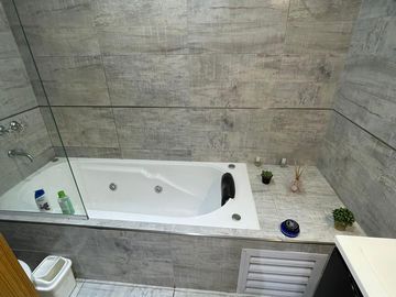 Departamento en  venta de 3 ambientes con balcón y espacio guardacoche- Wilde