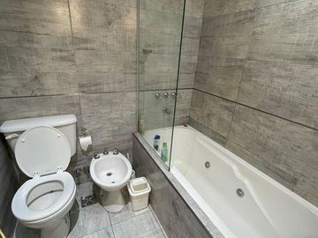 Departamento en  venta de 3 ambientes con balcón y espacio guardacoche- Wilde