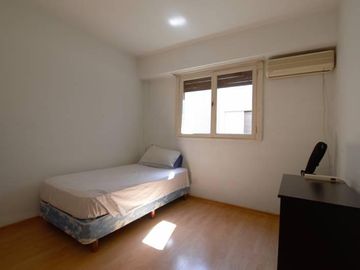 Dept. 6 ambientes 168 m2  - 2 bauleras -  Barracas. VENTA