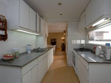 Dept. 6 ambientes 168 m2  - 2 bauleras -  Barracas. VENTA