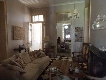 Casa de estilo en Temperley Este.