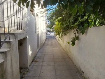 Casa de estilo en Temperley Este.