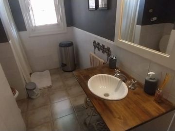 Casa de estilo en Temperley Este.