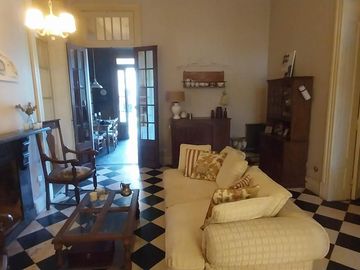 Casa de estilo en Temperley Este.