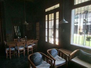 Casa de estilo en Temperley Este.