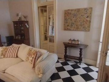 Casa de estilo en Temperley Este.