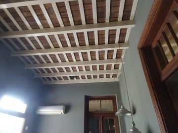 Casa de estilo en Temperley Este.