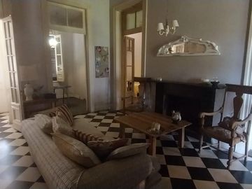 Casa de estilo en Temperley Este.