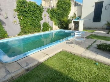 Casa de estilo en Temperley Este.