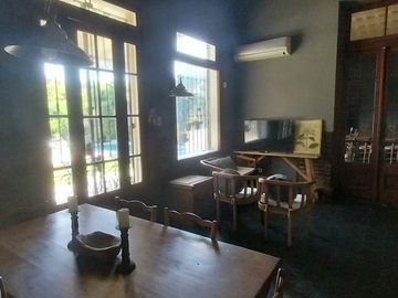 Casa de estilo en Temperley Este.