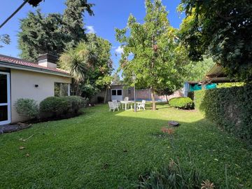 Casa en venta - 3 Dormitorios 2 Baños - Cocheras - 180Mts2 - Monte Grande