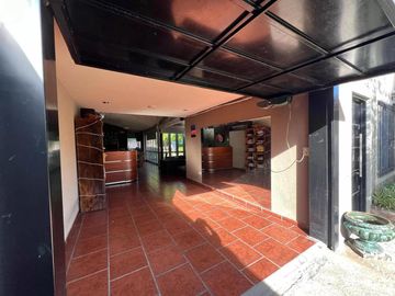 Casa en venta - 3 Dormitorios 2 Baños - Cocheras - 180Mts2 - Monte Grande