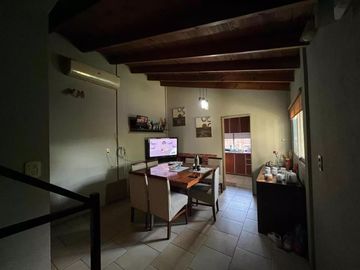 Casa en venta - 3 Dormitorios 2 Baños - Cocheras - 180Mts2 - Monte Grande