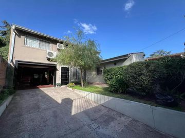 Casa en venta - 3 Dormitorios 2 Baños - Cocheras - 180Mts2 - Monte Grande