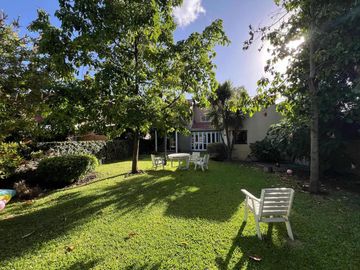 Casa en venta - 3 Dormitorios 2 Baños - Cocheras - 180Mts2 - Monte Grande