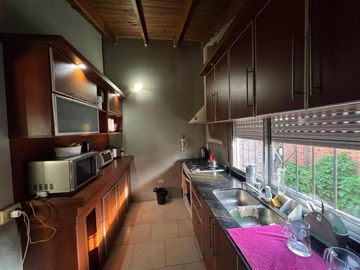 Casa en venta - 3 Dormitorios 2 Baños - Cocheras - 180Mts2 - Monte Grande