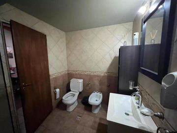 Casa en venta - 3 Dormitorios 2 Baños - Cocheras - 180Mts2 - Monte Grande