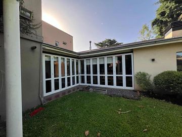 Casa en venta - 3 Dormitorios 2 Baños - Cocheras - 180Mts2 - Monte Grande