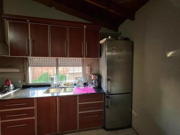 Casa en venta - 3 Dormitorios 2 Baños - Cocheras - 180Mts2 - Monte Grande