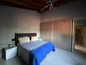 Casa en venta - 3 Dormitorios 2 Baños - Cocheras - 180Mts2 - Monte Grande