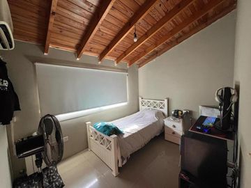 Casa en venta - 3 Dormitorios 2 Baños - Cocheras - 180Mts2 - Monte Grande