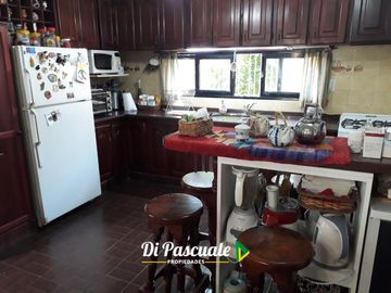 Venta Chalet en 2 Plantas con Excelente Ubicación - Moreno Norte