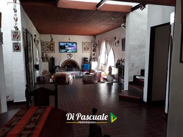 Venta Chalet en 2 Plantas con Excelente Ubicación - Moreno Norte
