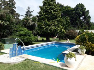Venta Chalet en 2 Plantas con Excelente Ubicación - Moreno Norte