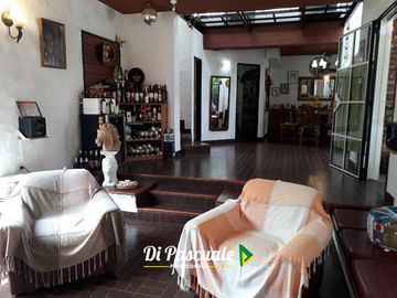Venta Chalet en 2 Plantas con Excelente Ubicación - Moreno Norte