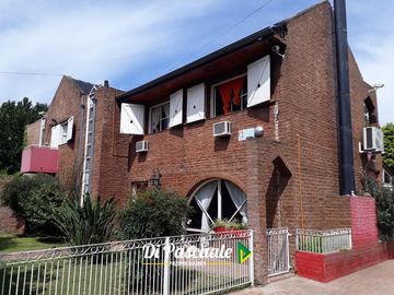Venta Chalet en 2 Plantas con Excelente Ubicación - Moreno Norte