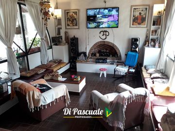 Venta Chalet en 2 Plantas con Excelente Ubicación - Moreno Norte