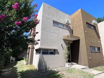 Casa en venta en Calle 23 e/ 473bis y 474, City Bell