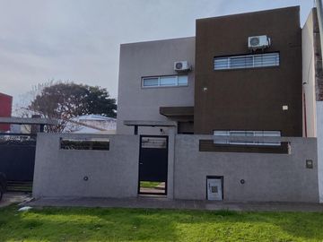 Casa en venta en Calle 23 e/ 473bis y 474, City Bell