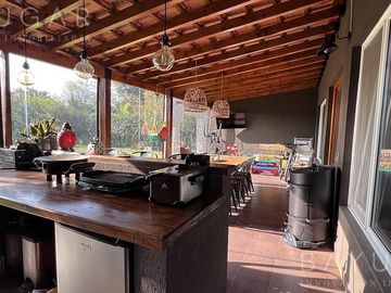 Exclusiva Casa en Barrio Sausalito, Pilar – Luminosa y con Amplias Comodidades
