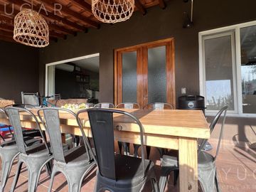 Exclusiva Casa en Barrio Sausalito, Pilar – Luminosa y con Amplias Comodidades