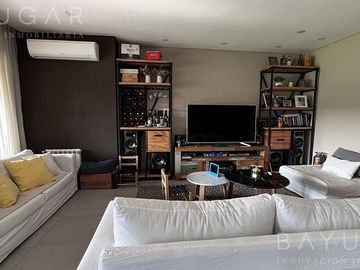 Exclusiva Casa en Barrio Sausalito, Pilar – Luminosa y con Amplias Comodidades