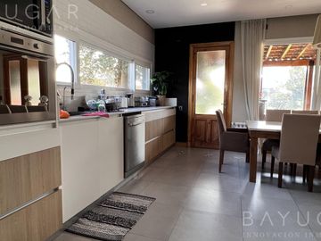 Exclusiva Casa en Barrio Sausalito, Pilar – Luminosa y con Amplias Comodidades