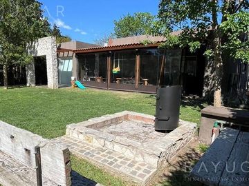 Exclusiva Casa en Barrio Sausalito, Pilar – Luminosa y con Amplias Comodidades