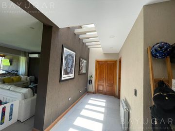 Exclusiva Casa en Barrio Sausalito, Pilar – Luminosa y con Amplias Comodidades