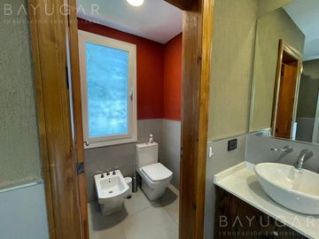 Exclusiva Casa en Barrio Sausalito, Pilar – Luminosa y con Amplias Comodidades