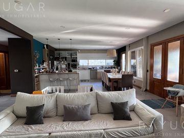 Exclusiva Casa en Barrio Sausalito, Pilar – Luminosa y con Amplias Comodidades