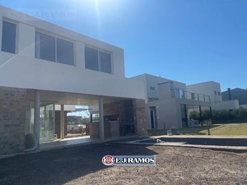 Casa en Puertos del Lago