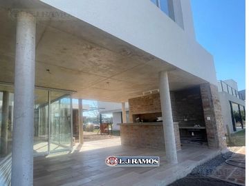 Casa en Puertos del Lago