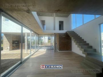 Casa en Puertos del Lago