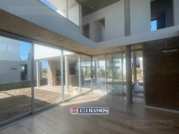 Casa en Puertos del Lago