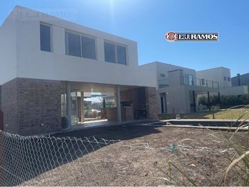 Casa en Puertos del Lago