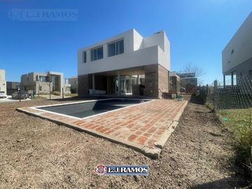 Casa en Puertos del Lago