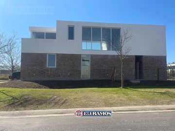 Casa en Puertos del Lago