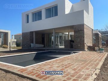 Casa en Puertos del Lago