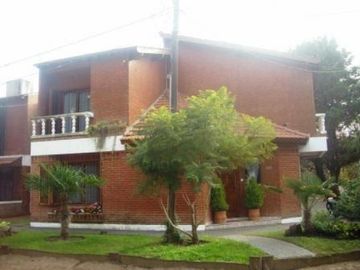 Casa en venta - 3 Dormitorios 2 Baños - Cochera - 180Mts2 - San Bernardo